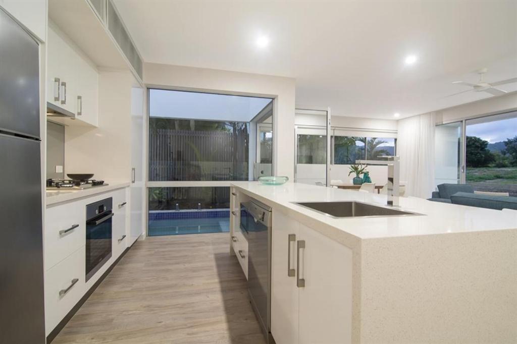 Pool Resort Port Douglas Bagian luar foto