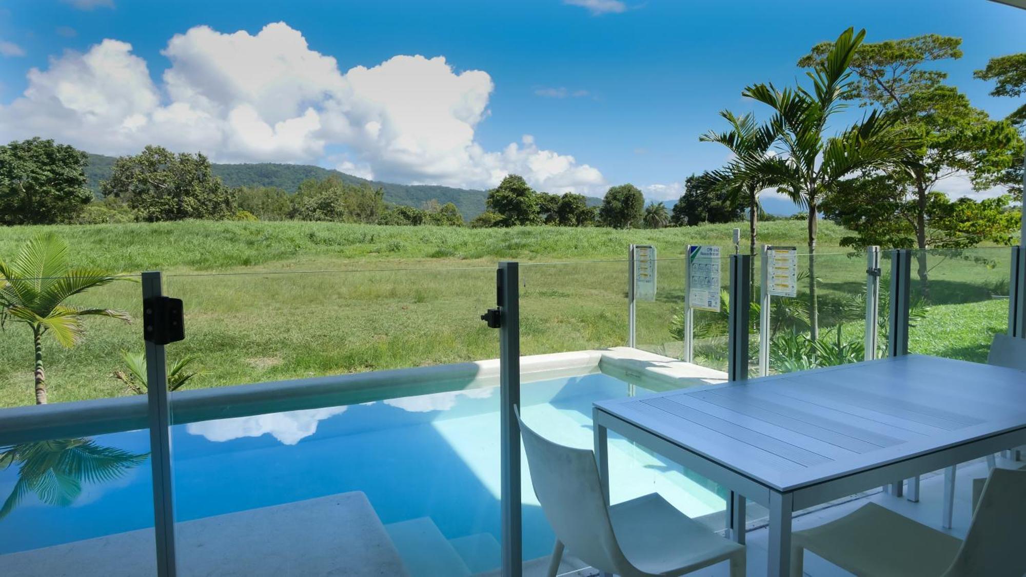 Pool Resort Port Douglas Bagian luar foto